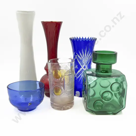 Small Quantity of Assorted Coloured Glassware