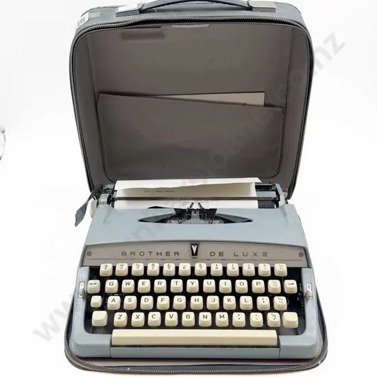Vintage Typewriter in Travel Case