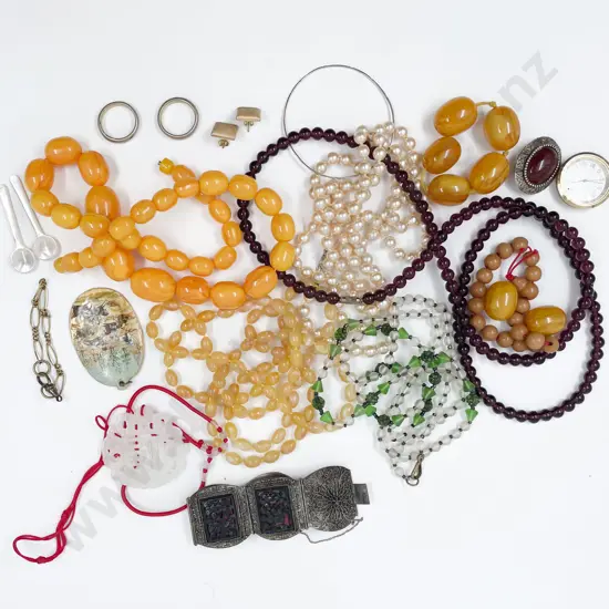 Small Quantity of Assorted Costume Jewellery