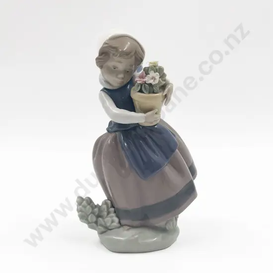 Lladro Figure "Girl with Flowers"