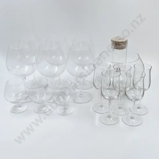 Quantity of Assorted Glassware