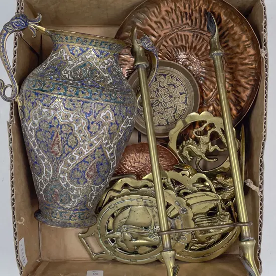 Small Box of Assorted Metal Ware Including Brass and Horse Brasses