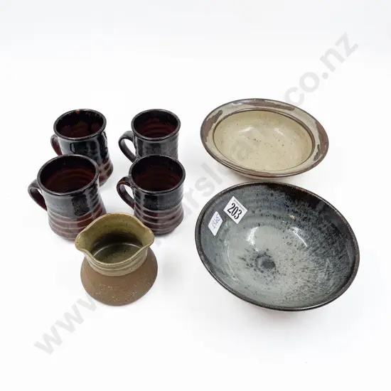 Seven Pieces of Assorted Pottery