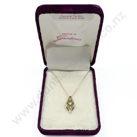 9ct Three Stone Peridot Pendant