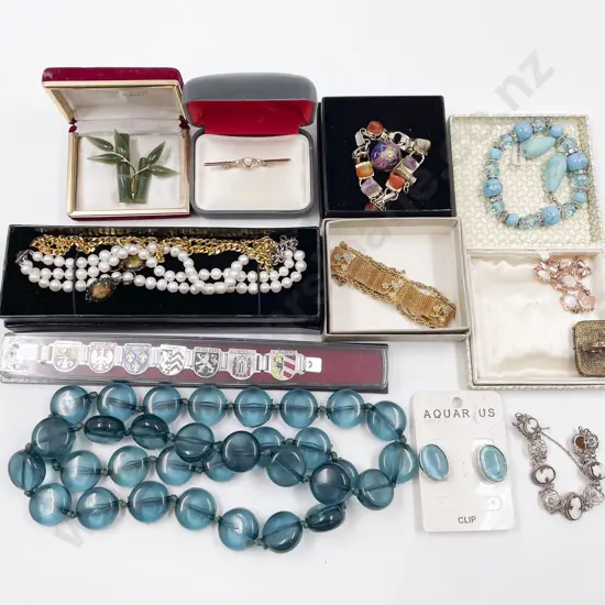 Collection Vintage and Modern Costume Jewellery