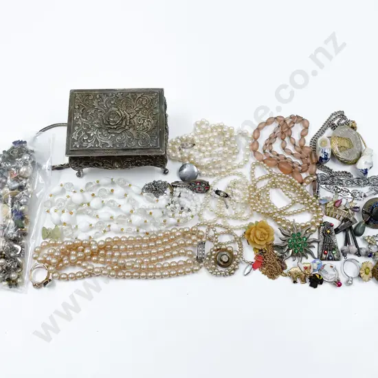 Small Collection Vintage Costume Jewellery and Earrings