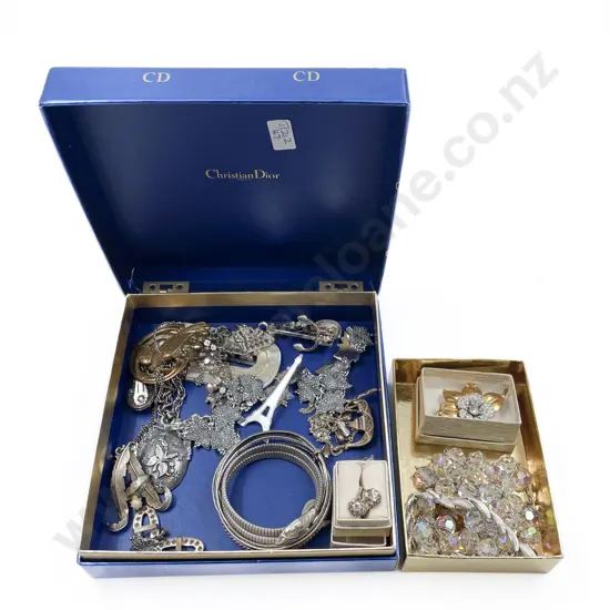 Collection Vintage and Modern Costume Jewellery