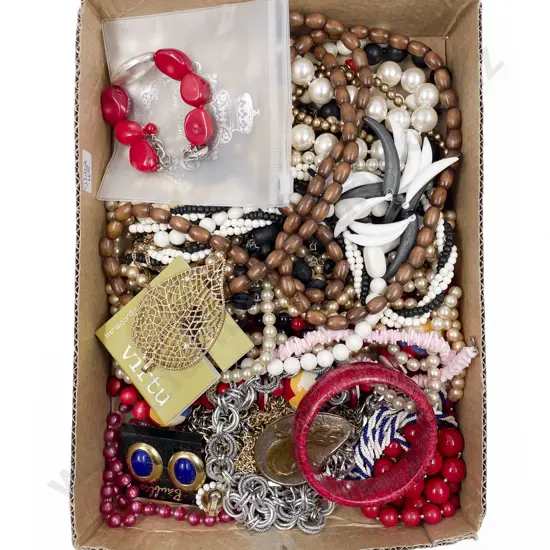 Collection Vintage and Modern Bead Necklace Jewellery