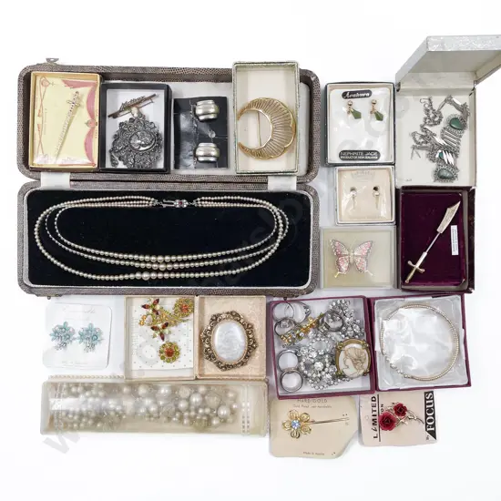 Collection Vintage Costume and Collectable Jewellery