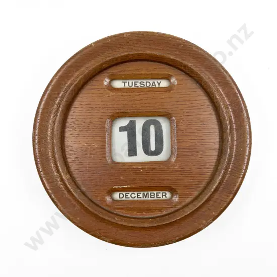 Vintage Oak Cased Calendar Clock