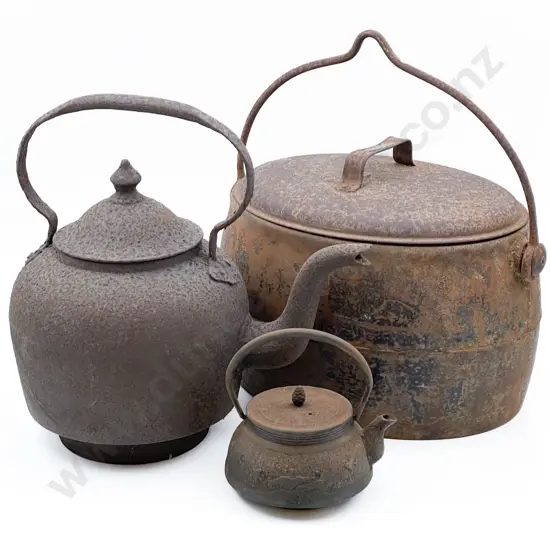 Large & Small Kettles & Colonial Stockpot