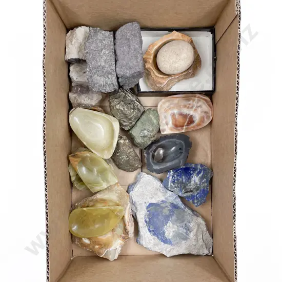 Collection of Agate & Other Polished Dishes & Rough Pieces