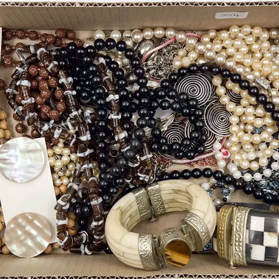 Collection Vintage Costume Jewellery