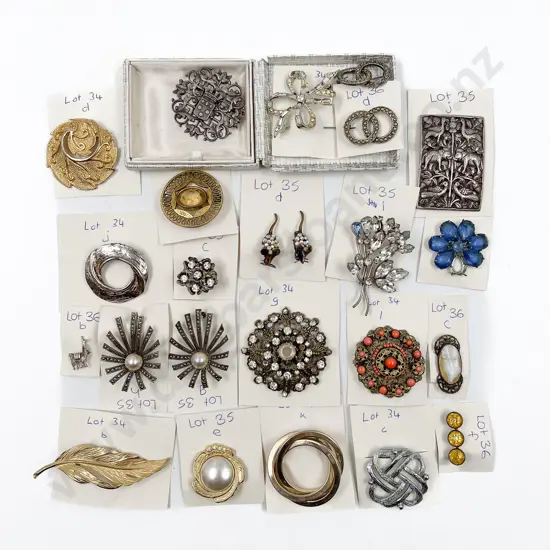 Collection Costume Jewellery Brooches