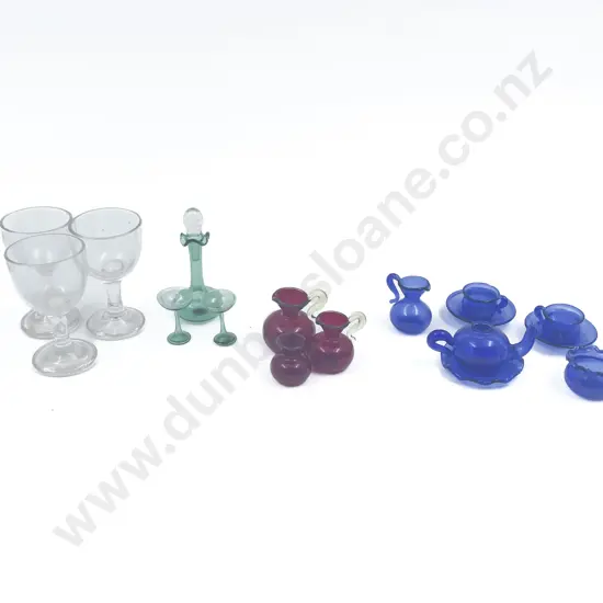 Smal Quantity of Assorted Glass Miniatures