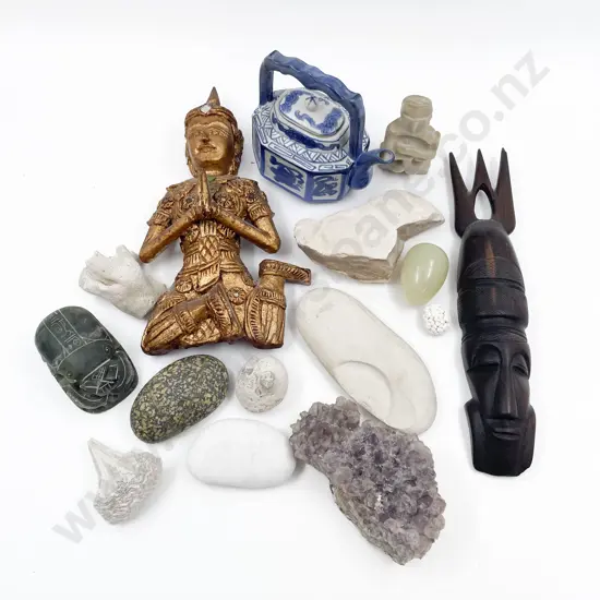 Quantity of Assorted Ornaments