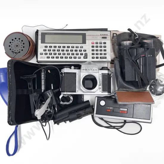 Quantity of Assorted Vintage Cameras etc