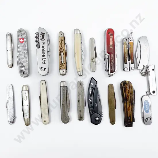 Quantity of Assorted Pocket Knives etc
