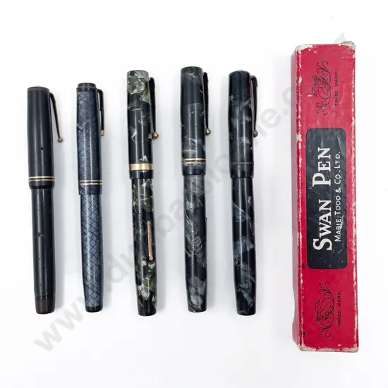 Quantity of Assorted Vintage Fountain Pens