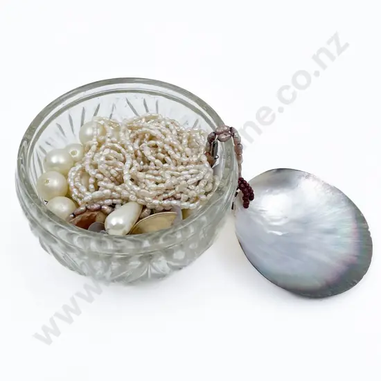 Small Quantity of Assorted Costume Jewellery