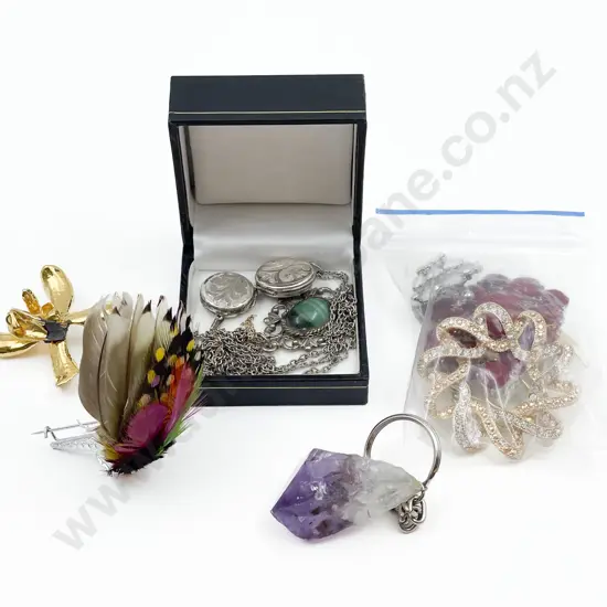 Quantity of Assorted Broches etc