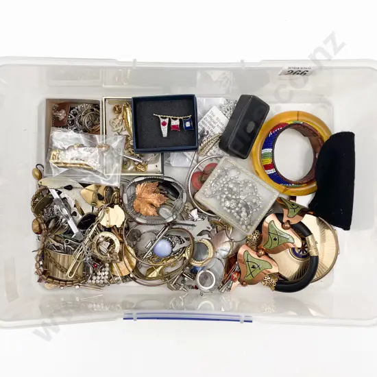 Quantity of Assorted Costume Jewellery