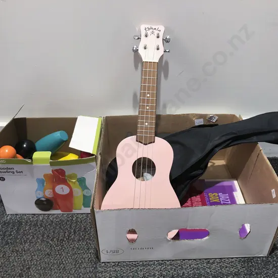 Mahalo Ukulele with Music Books and Boxed Bowling Set