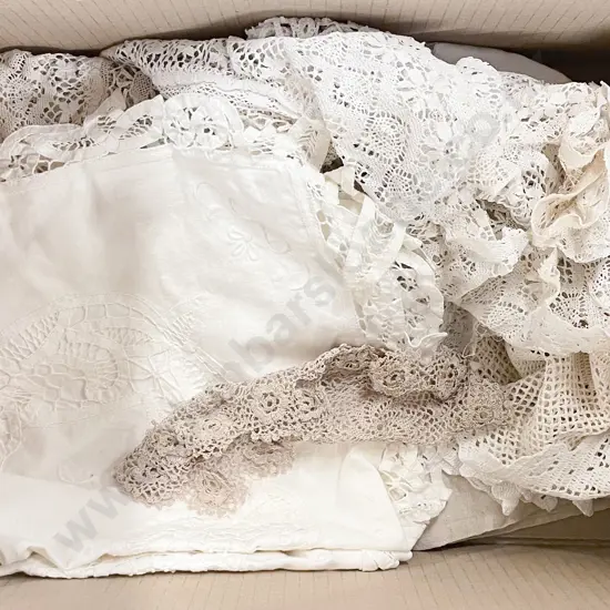 Quantity of Assorted Vintage Table Linen