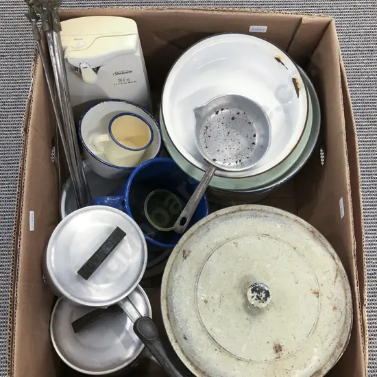 Quantity of Assorted Vintage Kitchenware including Enamel