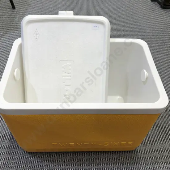 Vintage Willow Chilly Bin