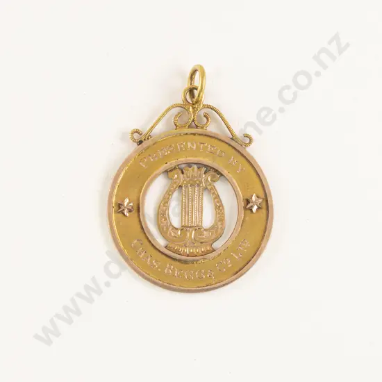 NZ 9ct Unmarked Charles Begg and Co Medallion