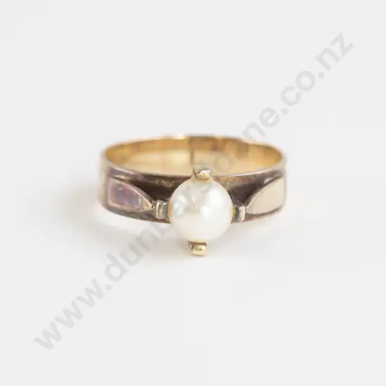 9ct Single Cultured Pearl Ring