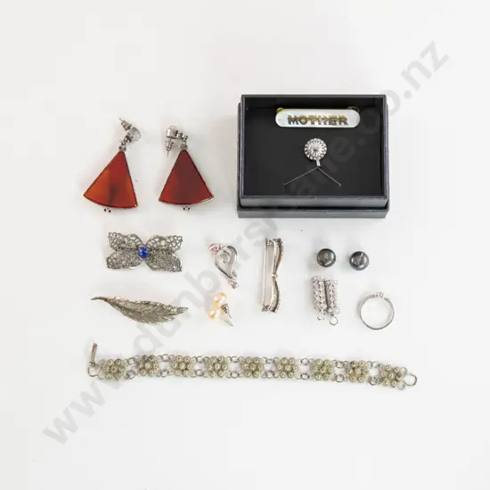 Small Collection of Jewellery