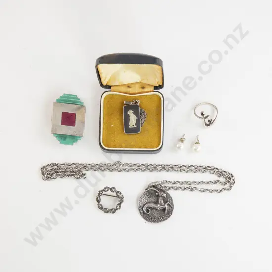 S/S Capricorn Pendant on Chain