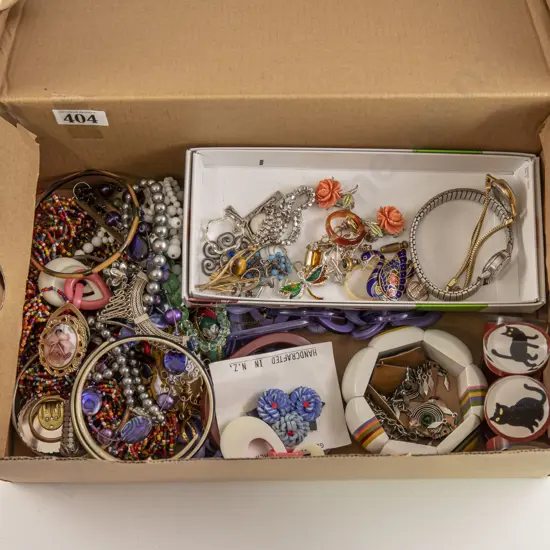 Collection Vintage and Modern Costume Jewellery