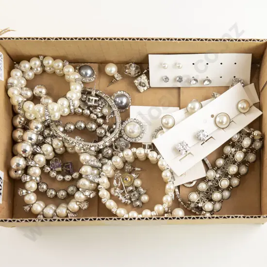 Collection Pearl and Diamonte Fashion Costume Jewellery