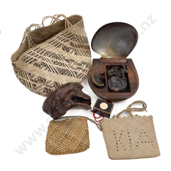 Pitcairn Island Shell Jewellery Box with Three Woven Muka Bags