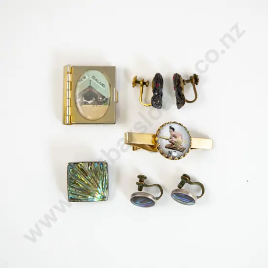 Small Collection of NZ Souvenir Jewellery