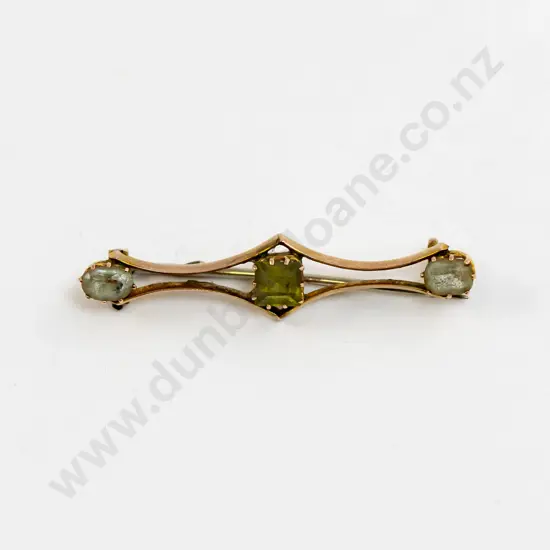 9ct Three Stone Peridot Bar Brooch