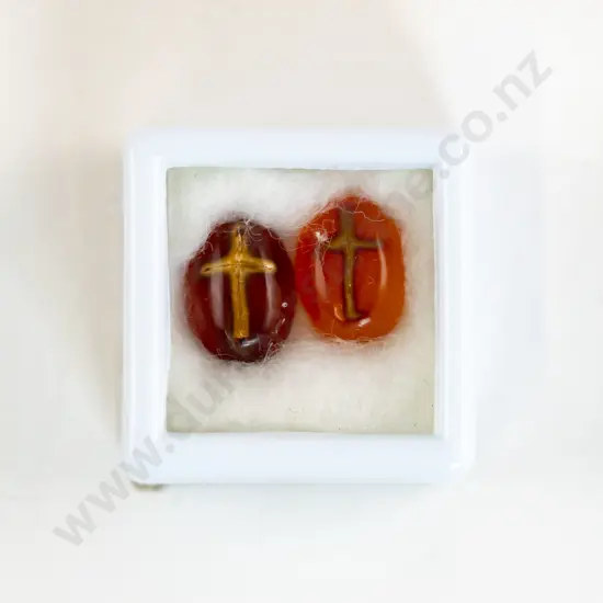 Two Unmounted Cross Agate