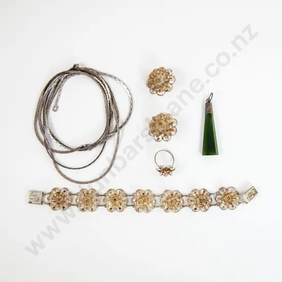 Small Quantity of Costume Jewellery