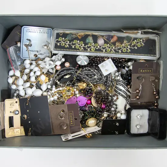 Quantity of Assorted Costume Jewellery