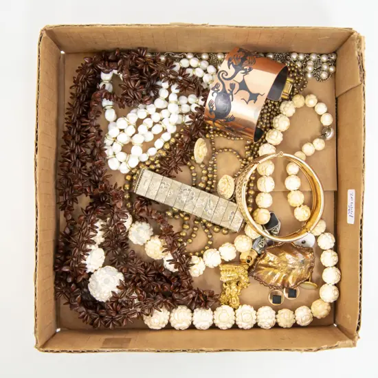 Small Quantity of Costume Jewellery