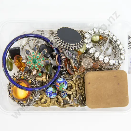 Small Collection of Assorted Costume Jewellery