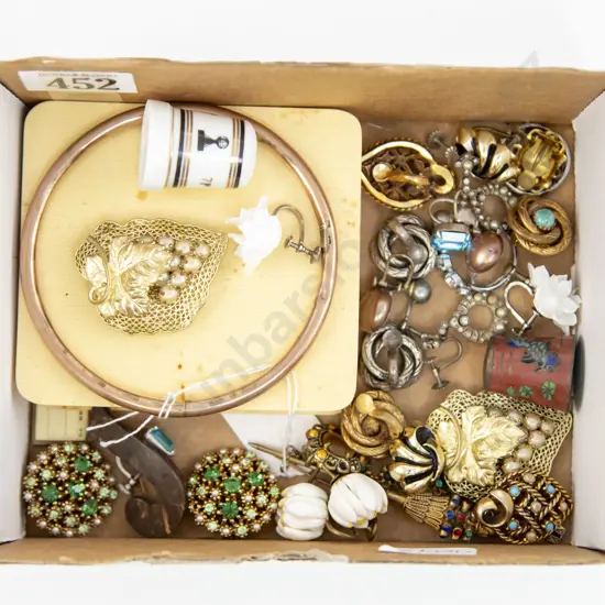 9ct Slave Bangle with small qty costume jewellery and travel razor