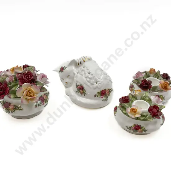 RA Old Country Roses Pomander with Three Posies