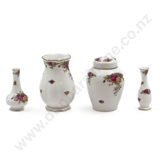 Collection of RA Old Country Roses Including Ginger Jar and Vases (4pce)
