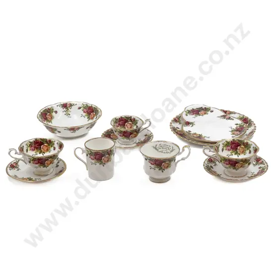 Collection of RA Old Country Roses Including Cups and Saucers with Serving Dishes etc (11pce)