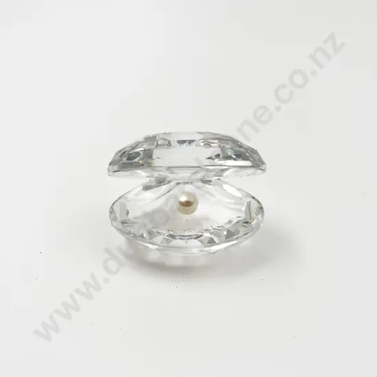 Swarovski Crystal Shell with Pearl Ornament