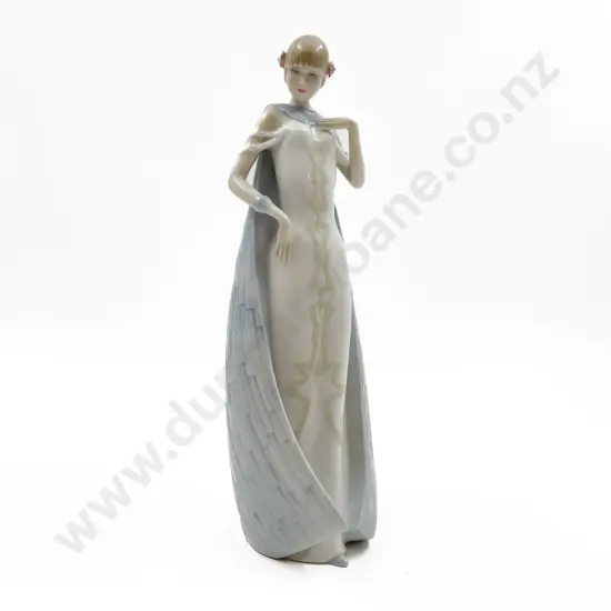 RD Reflections Figure Debut HN 3046